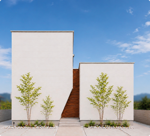 白い外壁の二階建てモデルハウスの外観
