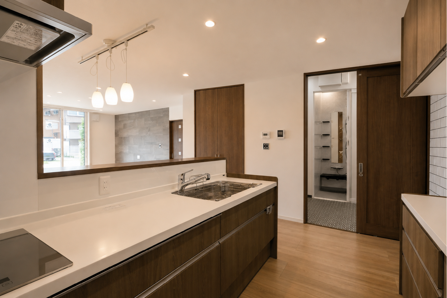 リビング全体が見渡せる、家事動線に優れた対面キッチン